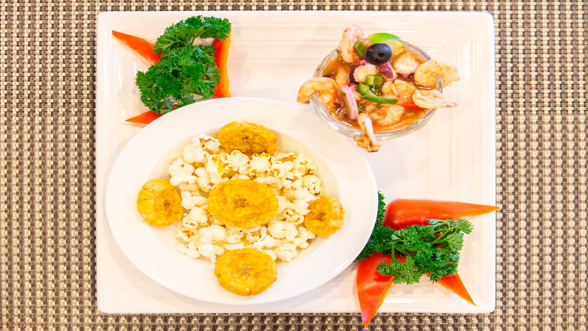 Cuisine Slide Alya Catamaran - Galaxy Cruises