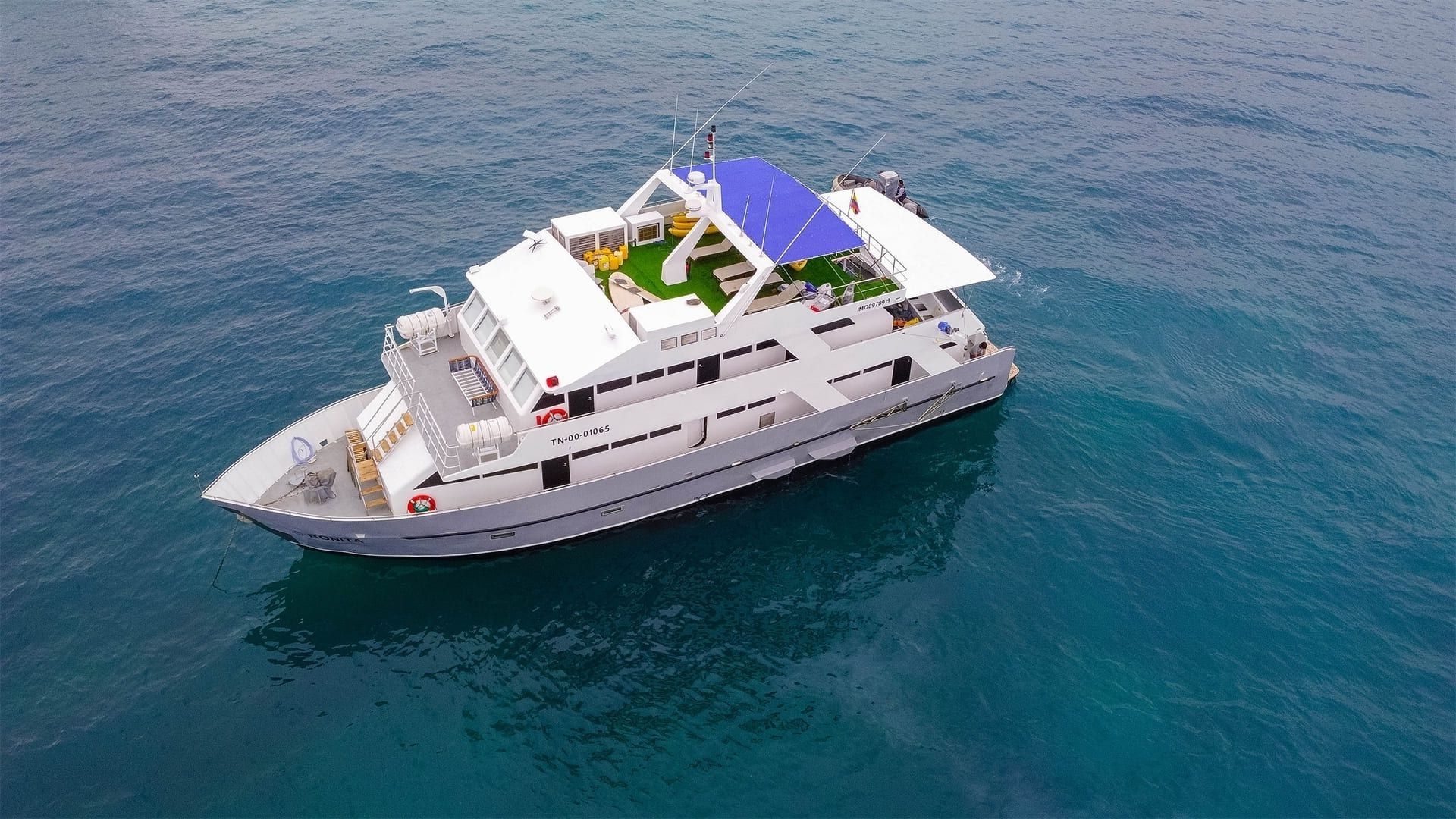 Bonita Yacht exterior - Galaxy Cruises