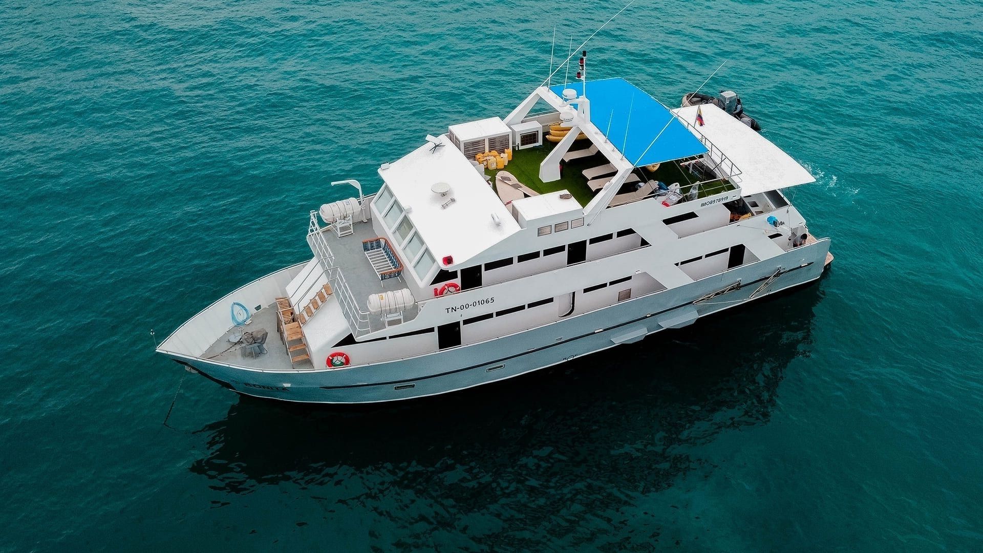 Bonita Yacht exterior - Galaxy Cruises